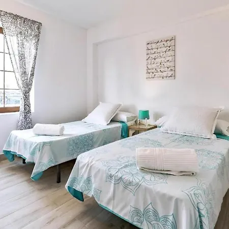 Two Bedroom With Wifi, Close To The Beach, In Playa De Americas Апартаменти *