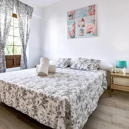Апартаменти Two Bedroom With Wifi, Close To The Beach, In Playa De Americas *