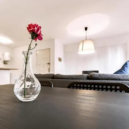 Two Bedroom With Wifi, Close To The Beach, In Playa De Americas *