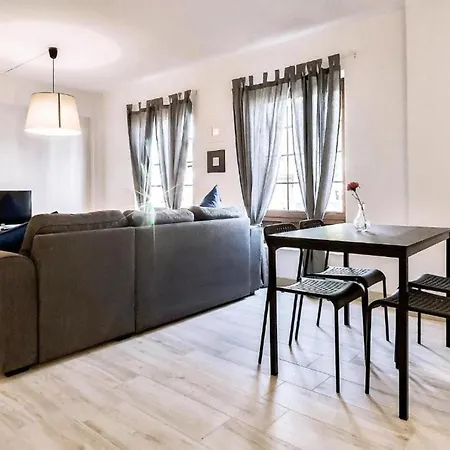 Апартаменти Two Bedroom With Wifi, Close To The Beach, In Playa De Americas