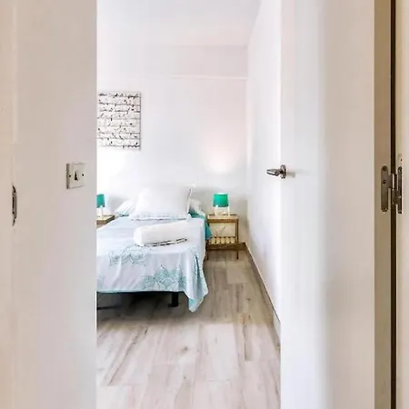 Апартаменти Two Bedroom With Wifi, Close To The Beach, In Playa De Americas Плайя-де-лас-Амерікас